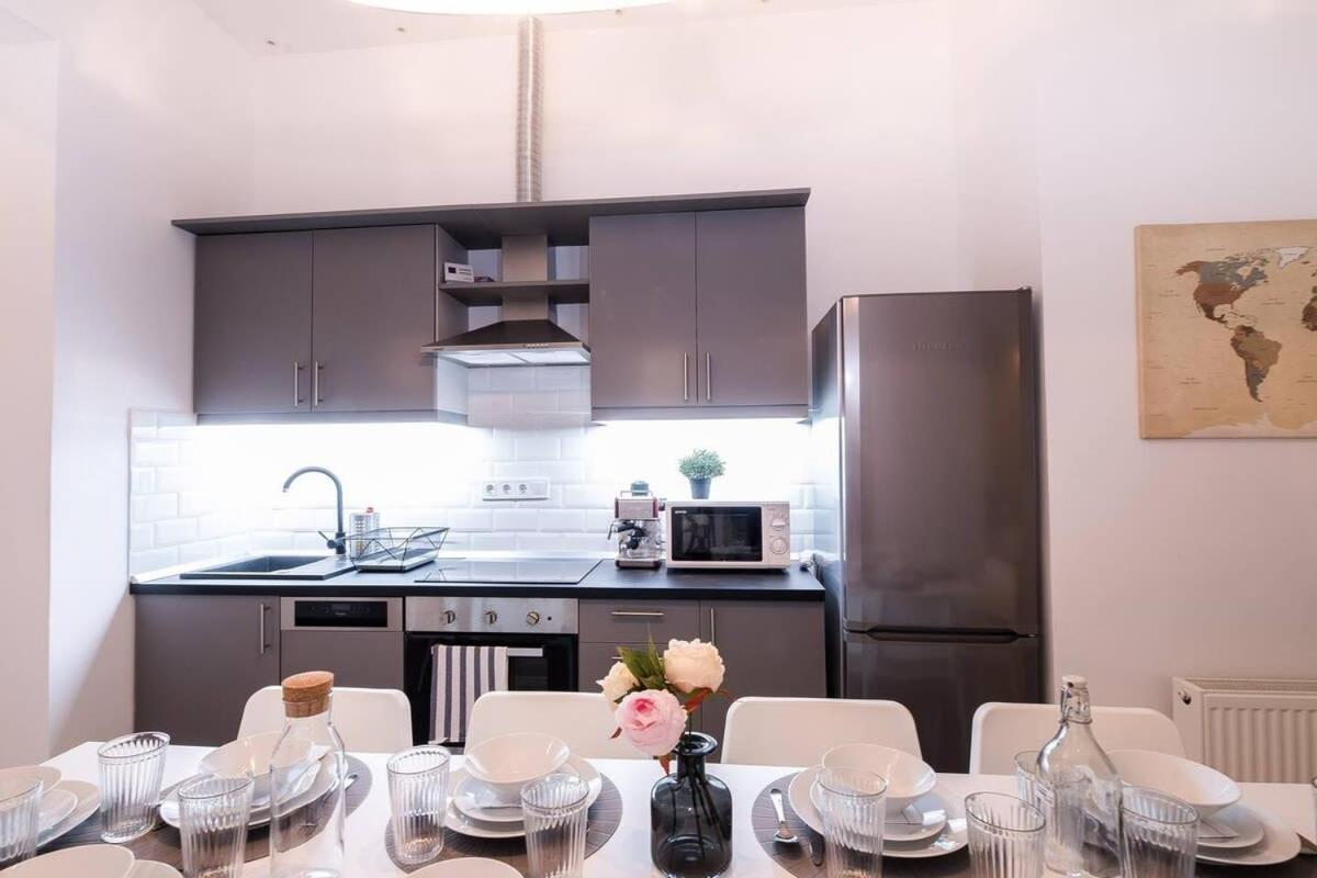 Central Brand New And Modern Apartment بودابست المظهر الخارجي الصورة
